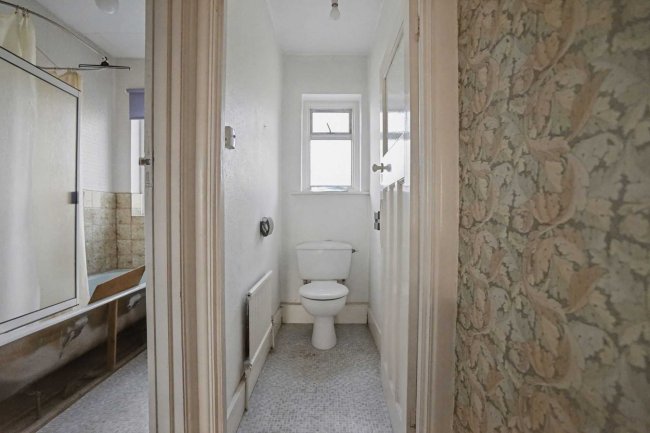 52 Wharncliffe Gardens, Croydon, London SE25 6DQ 9