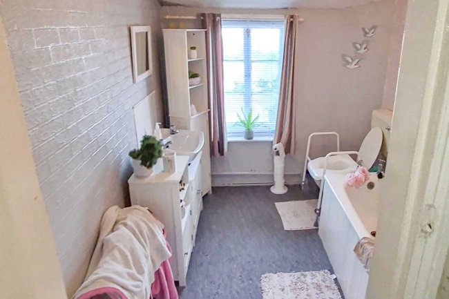 6 Etna Road, Bury St Edmunds, Suffolk, IP33 1JF 1