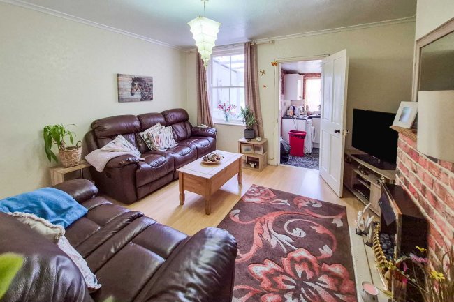 6 Etna Road, Bury St Edmunds, Suffolk, IP33 1JF 1