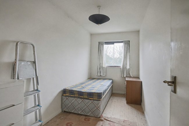 30 Reid Close, Pinner, HA5 2QD 7