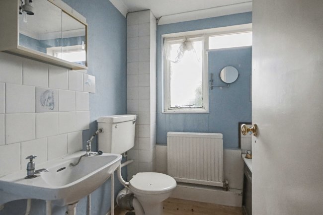 30 Reid Close, Pinner, HA5 2QD 7