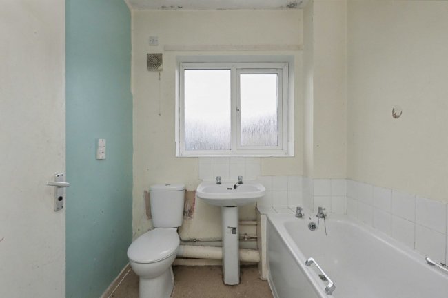 56 Linden Road, Creswell, Worksop, S80 4JT 7