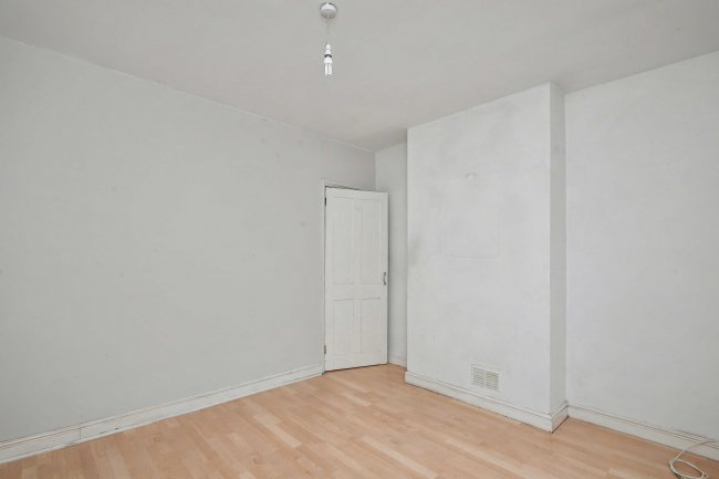 6 Lindum Avenue, Lincoln, Lincolnshire, LN2 5JB 7