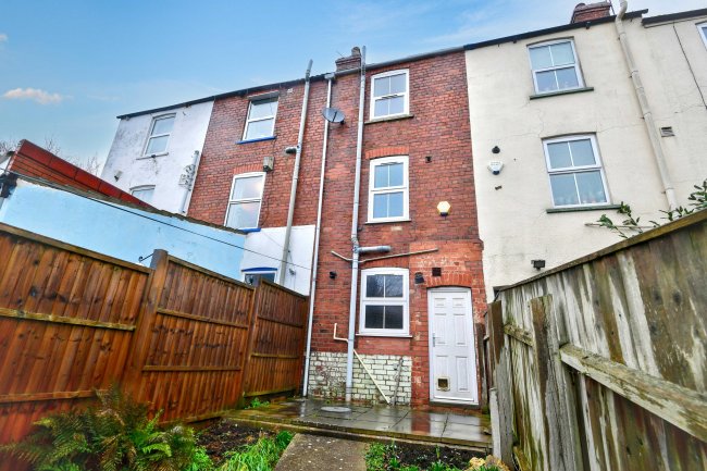 6 Lindum Avenue, Lincoln, Lincolnshire, LN2 5JB 7