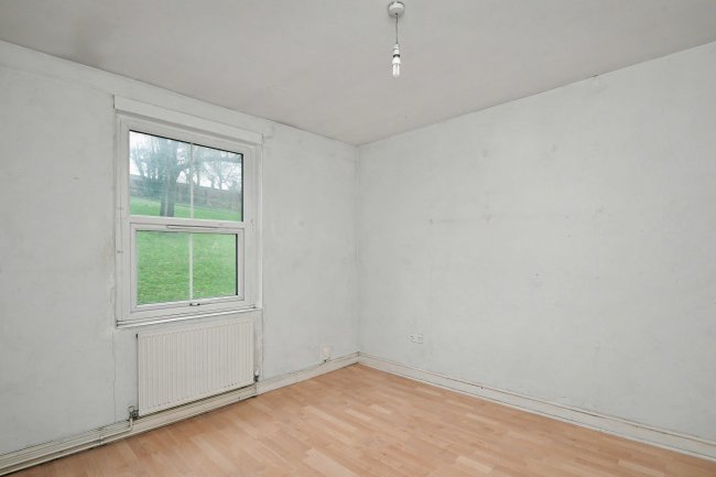 6 Lindum Avenue, Lincoln, Lincolnshire, LN2 5JB 7