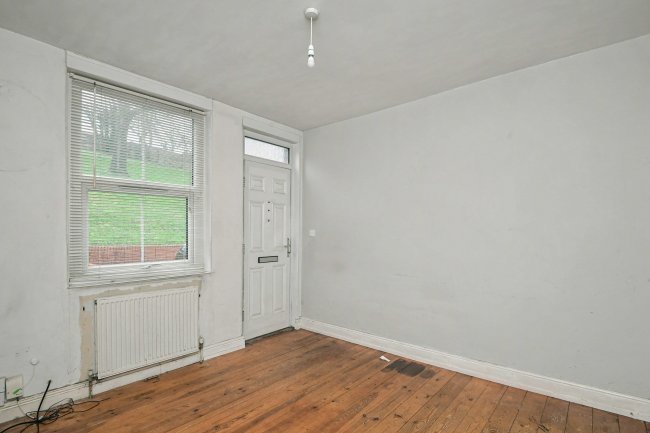 6 Lindum Avenue, Lincoln, Lincolnshire, LN2 5JB 7