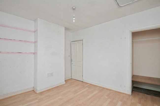 6 Lindum Avenue, Lincoln, Lincolnshire, LN2 5JB 7