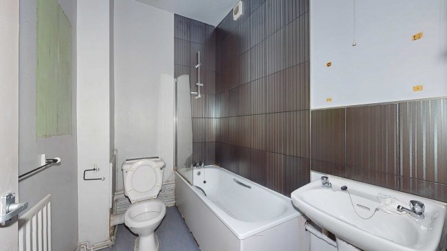 Flat 3 Cromwell House, 80 Warwick Road, Earls Court, London, W14 8PT 1