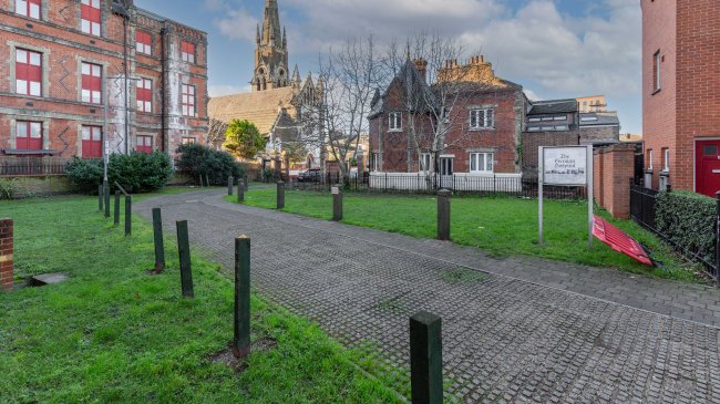 24 Madinah Road, Hackney, London, E8 1PG 4