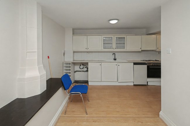 7 Caroe Court, 1 Bury Street, Edmonton, London, N9 7LE 3