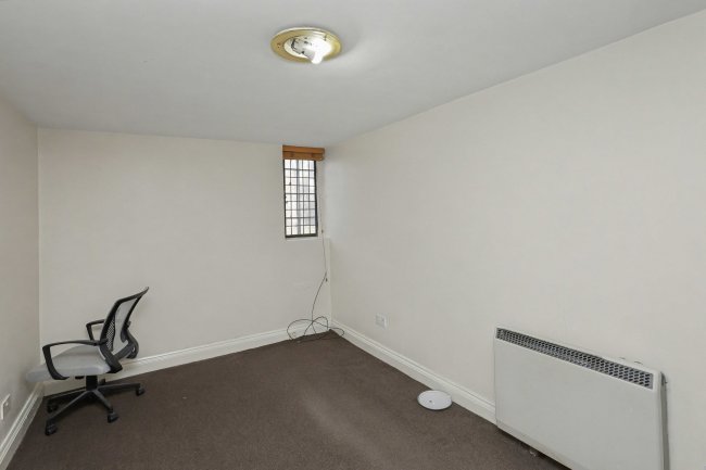 7 Caroe Court, 1 Bury Street, Edmonton, London, N9 7LE 3