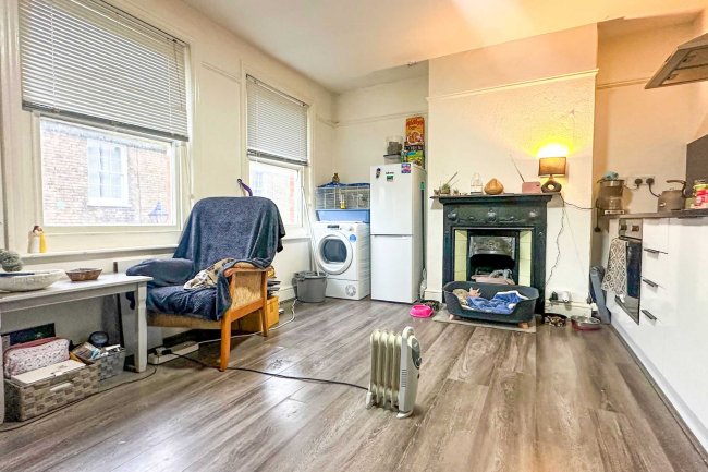 89 High Street, Hythe, Kent, CT21 5JH 7