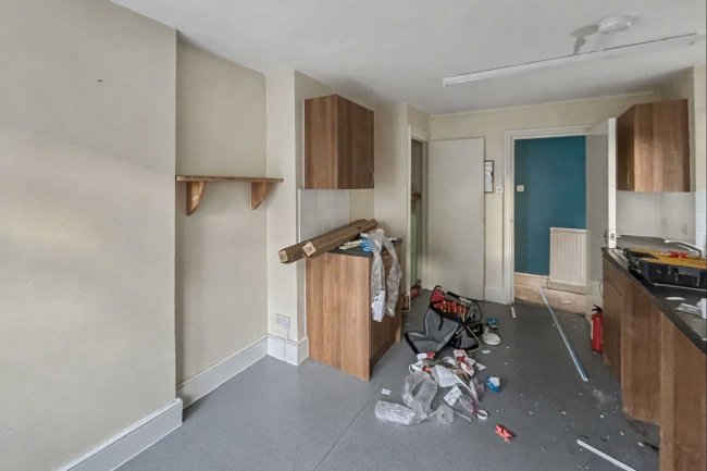 108b Latchmere Road, Battersea, London SW11 2JT 6