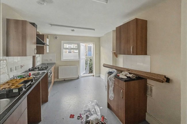 108b Latchmere Road, Battersea, London SW11 2JT 6