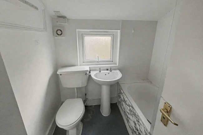 108b Latchmere Road, Battersea, London SW11 2JT 6