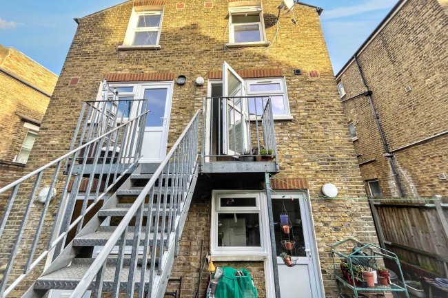 108b Latchmere Road, Battersea, London SW11 2JT 6