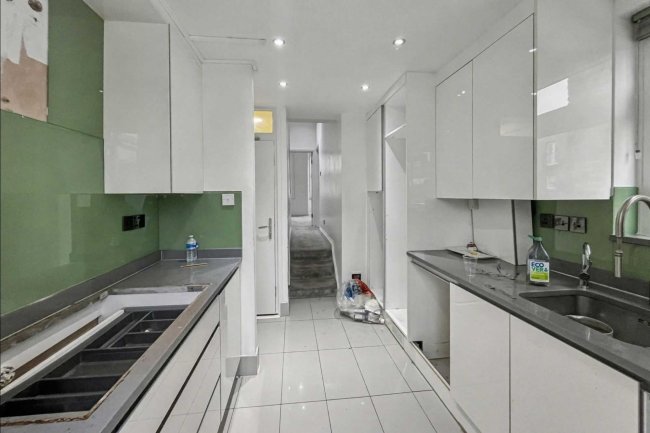 27b Rush Hill Road, Battersea, London SW11 5NW 2