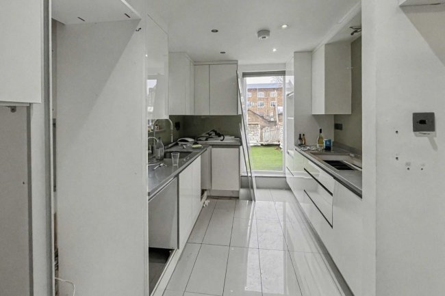 27b Rush Hill Road, Battersea, London SW11 5NW 2