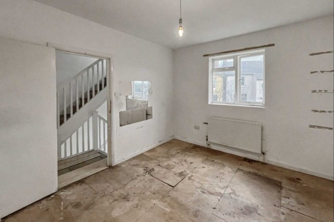 9 Rockmount Road, Crystal Palace, London SE19 3ST 6