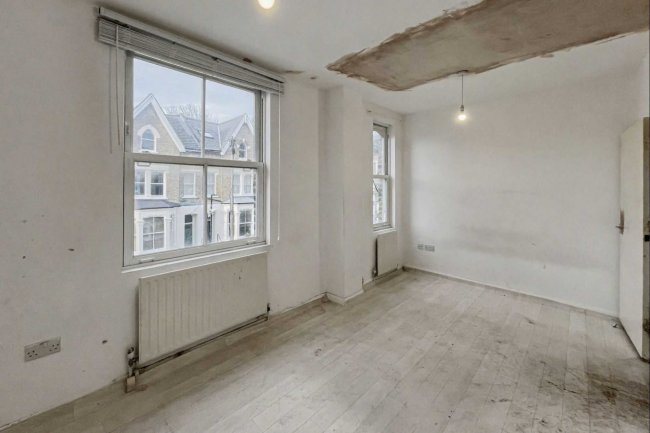 9 Rockmount Road, Crystal Palace, London SE19 3ST 6