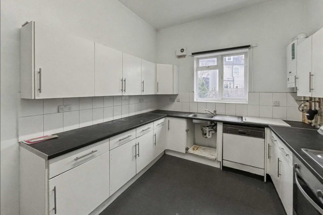 9 Rockmount Road, Crystal Palace, London SE19 3ST 6