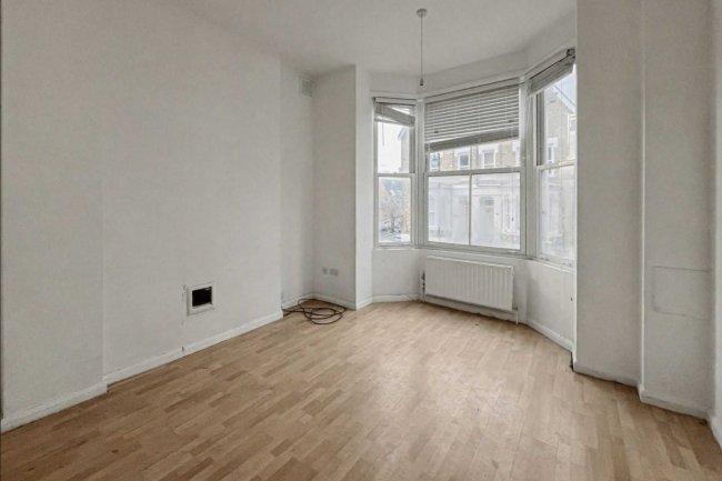 9 Rockmount Road, Crystal Palace, London SE19 3ST 6