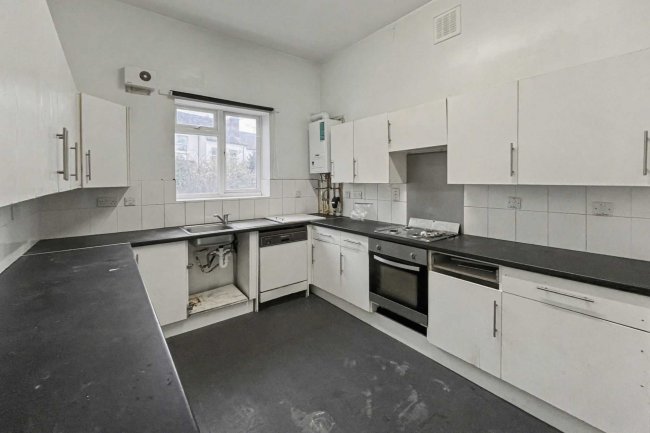 9 Rockmount Road, Crystal Palace, London SE19 3ST 6