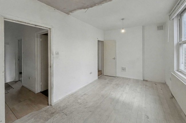 9 Rockmount Road, Crystal Palace, London SE19 3ST 6