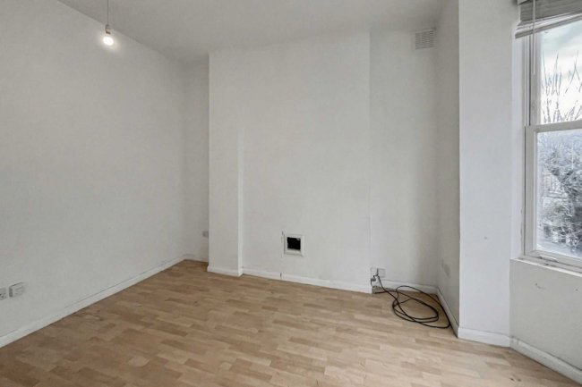 9 Rockmount Road, Crystal Palace, London SE19 3ST 6