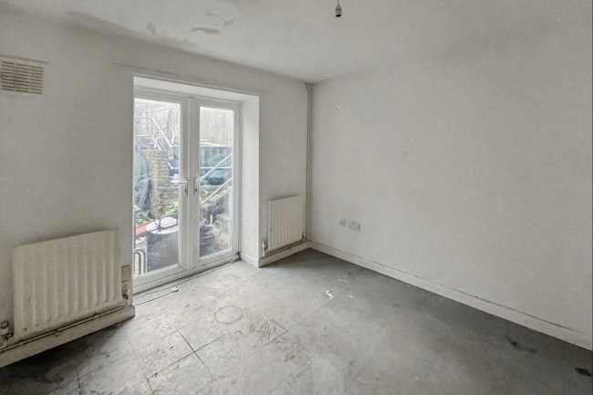 9 Rockmount Road, Crystal Palace, London SE19 3ST 6