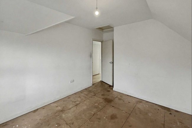 9 Rockmount Road, Crystal Palace, London SE19 3ST 6