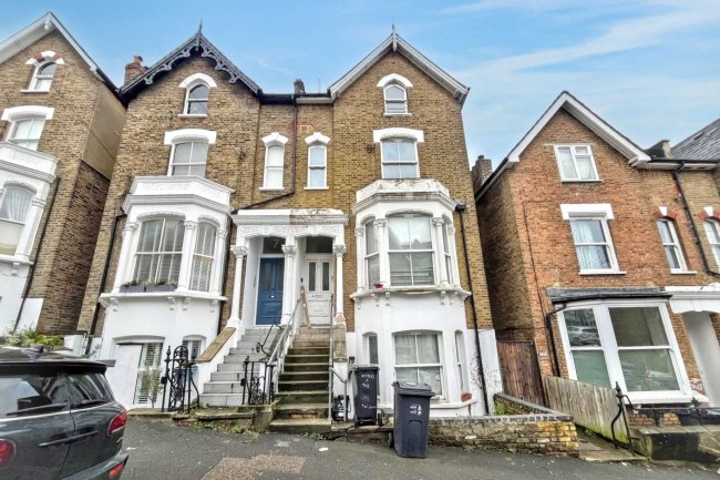 9 Rockmount Road, Crystal Palace, London SE19 3ST 6