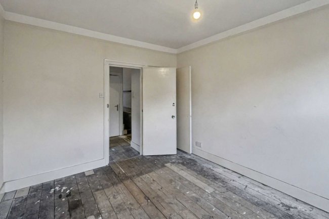 76b Manchuria Road, Battersea, London SW11 6AF 7