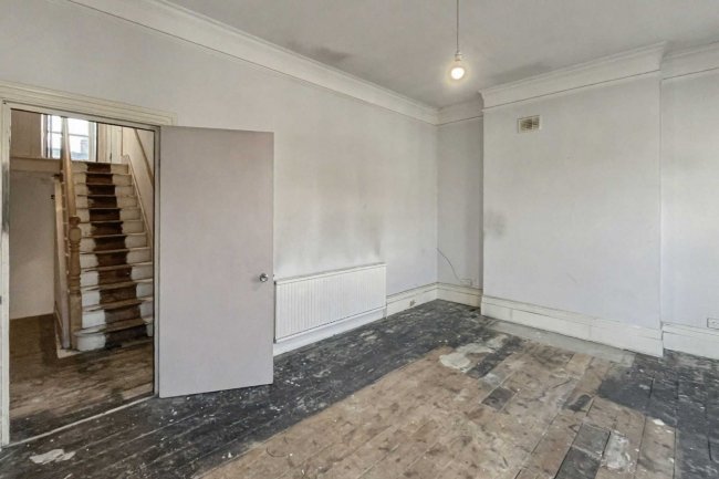 76b Manchuria Road, Battersea, London SW11 6AF 7