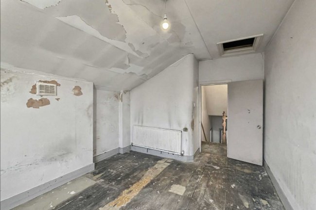 76b Manchuria Road, Battersea, London SW11 6AF 7