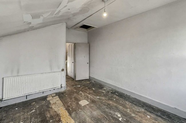 76b Manchuria Road, Battersea, London SW11 6AF 7