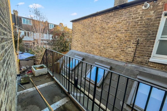 76b Manchuria Road, Battersea, London SW11 6AF 7