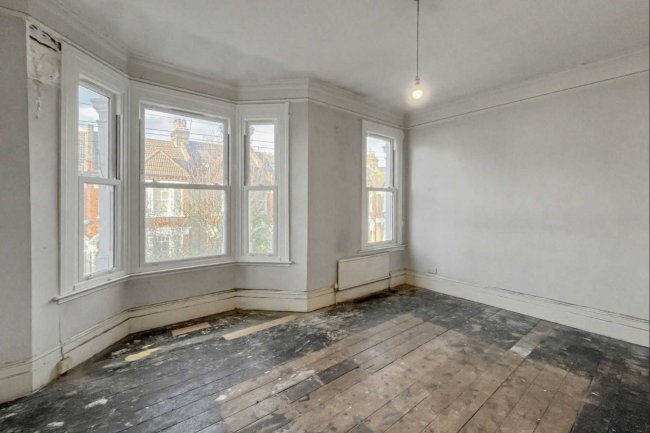 76b Manchuria Road, Battersea, London SW11 6AF 7