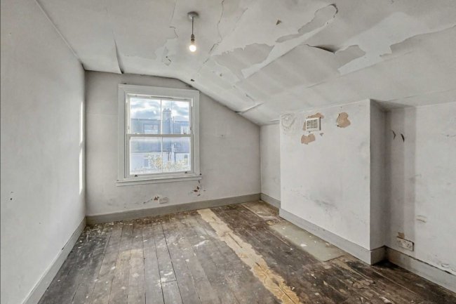 76b Manchuria Road, Battersea, London SW11 6AF 7