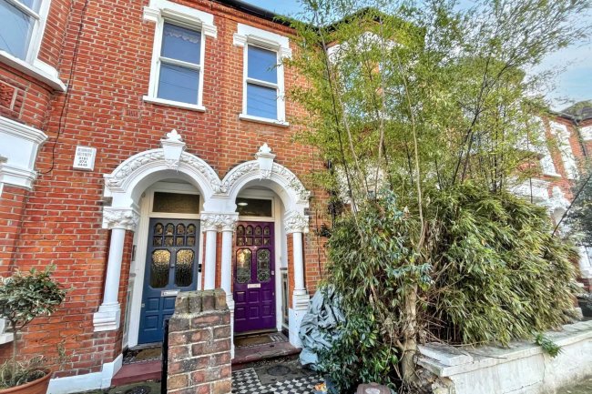 76b Manchuria Road, Battersea, London SW11 6AF 7