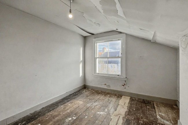 76b Manchuria Road, Battersea, London SW11 6AF 7