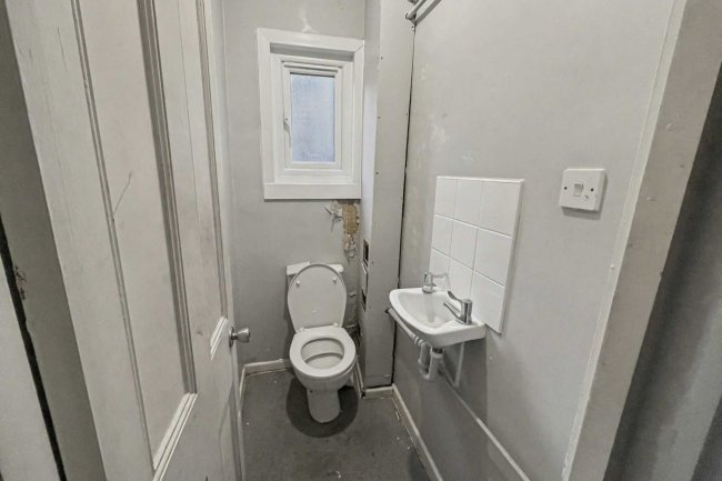 76b Manchuria Road, Battersea, London SW11 6AF 7