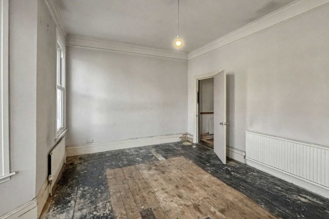 76b Manchuria Road, Battersea, London SW11 6AF 7