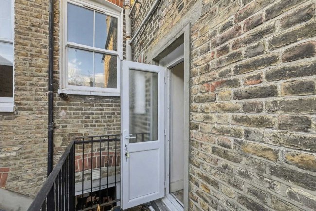 76b Manchuria Road, Battersea, London SW11 6AF 7