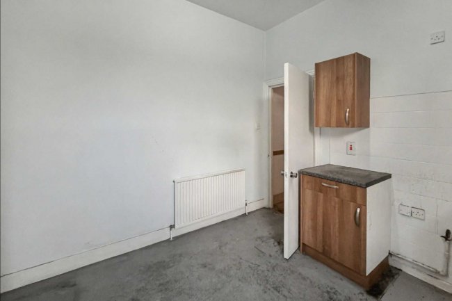 76b Manchuria Road, Battersea, London SW11 6AF 7