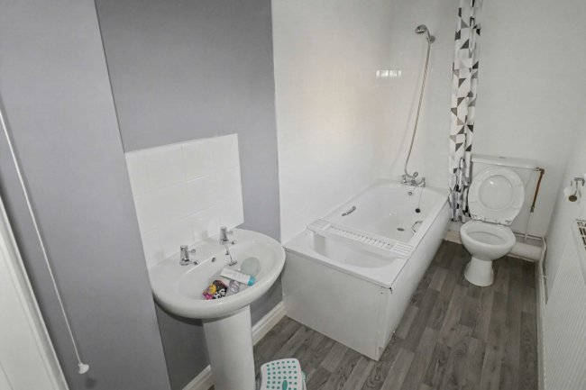 5 Musgrave Street, Birstall, Batley, West Yorkshire WF17 9PF 4