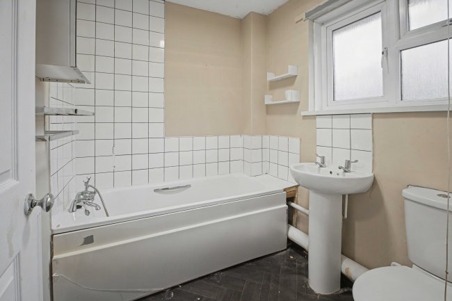 15 Dankworth Road, Basingstoke, Hampshire RG22 4LJ 5