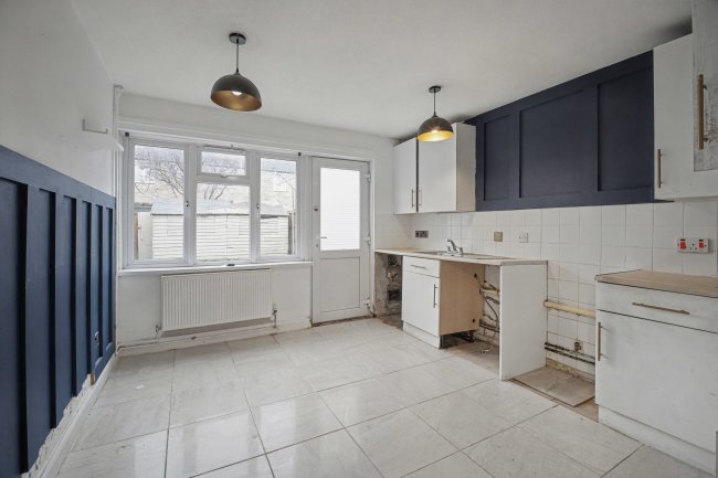 15 Dankworth Road, Basingstoke, Hampshire RG22 4LJ 5