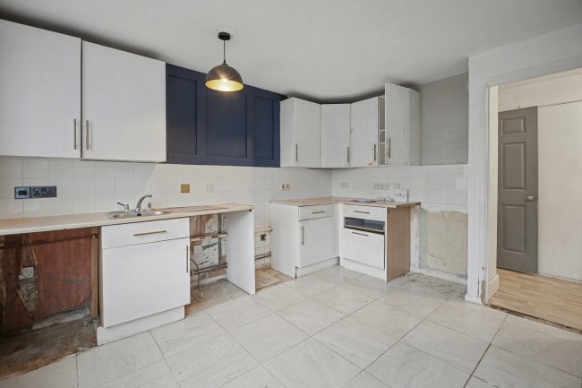 15 Dankworth Road, Basingstoke, Hampshire RG22 4LJ 5