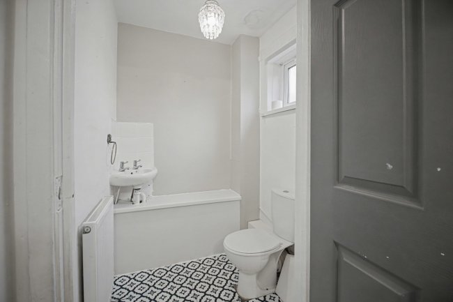 15 Dankworth Road, Basingstoke, Hampshire RG22 4LJ 5